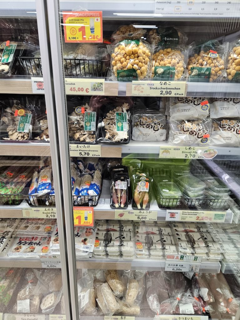 Tofu und frisches Gemüse im Japan Plaza Berlin