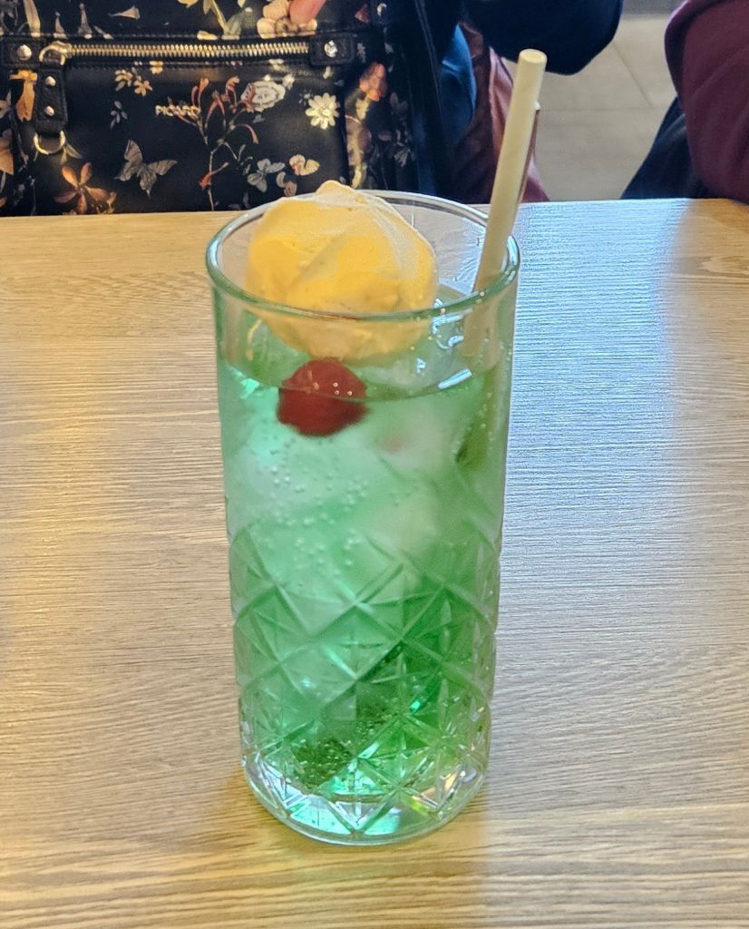 Japanische Cream Soda mit Vanilleeis bei Gonta in Düsseldorf