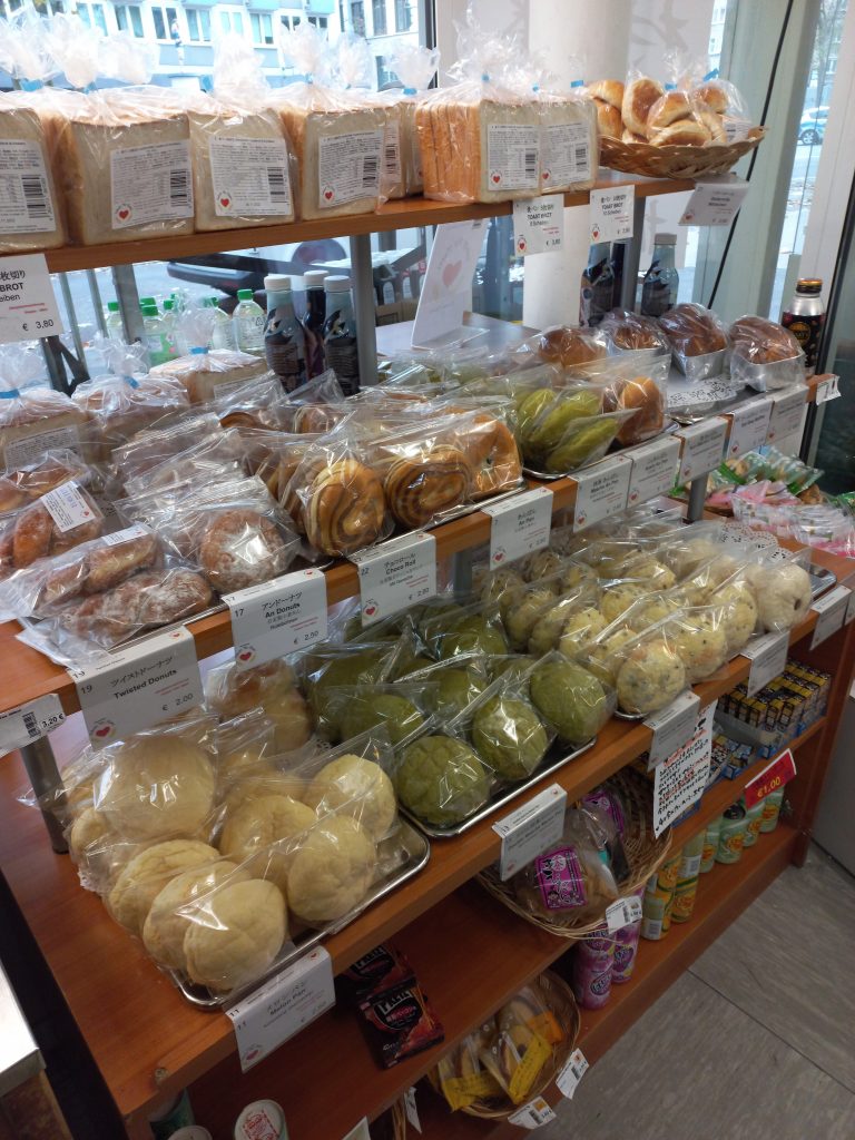 Japanische Bäckerei in Düsseldorf mit Melonpan und Anpan